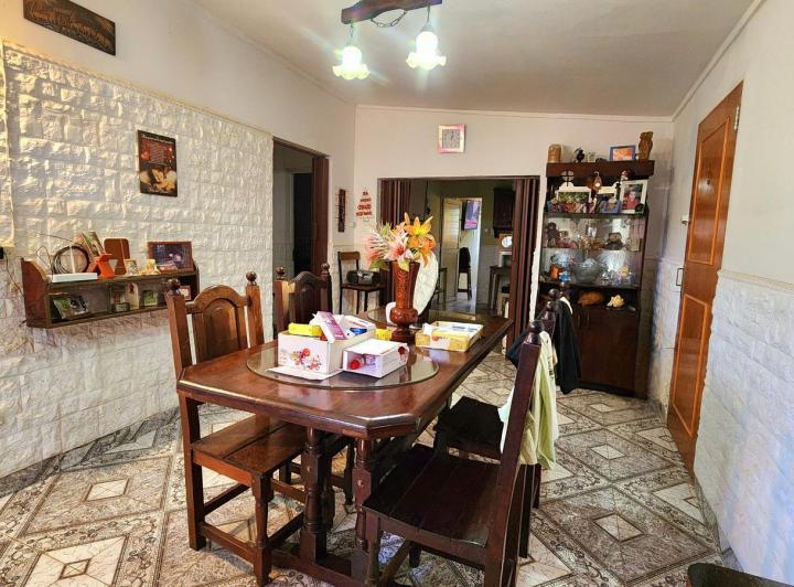Casa · 130m² · 4 Ambientes · 2 Cocheras