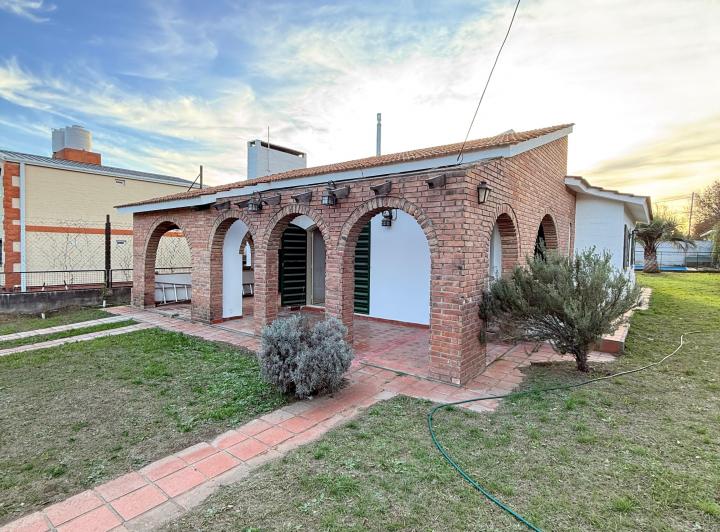 Casa · 98m² · 4 Ambientes · 1 Cochera