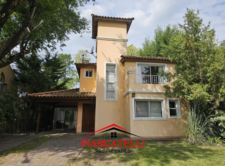 Casa · 160m² · 6 Ambientes · 3 Cocheras