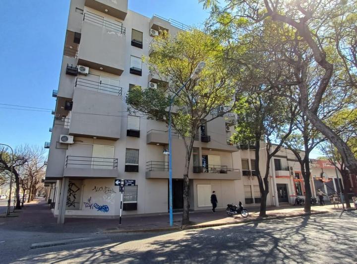 Departamento · 80m² · 6 Ambientes · 1 Cochera