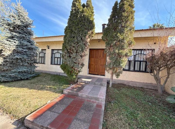 Casa · 350m² · 7 Ambientes · 2 Cocheras