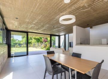 Casa · 131m² · 4 Ambientes · 2 Cocheras · Casa en Venta Gonnet 3 Dorm. Entre Caminos