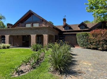 Casa de 7 ambientes, Moreno · Chalet Estilo Clasico en Zona de Polos