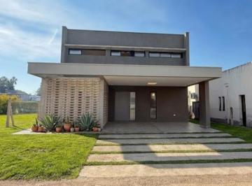 Casa · 128m² · 4 Ambientes · 2 Cocheras · Hermosa Casa de 3 Dorm. a Estrenar en Venta en Country Pinar 2, Tafí Viejo