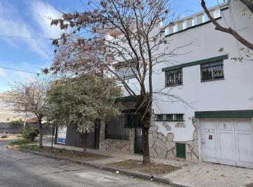 Casa · 125m² · 4 Ambientes · 1 Cochera · Mb Casa en Venta en Florida!