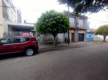 Casa · 187m² · 8 Ambientes · 1 Cochera · Importante Casa de 3 Dorm. en Barrio Industrial