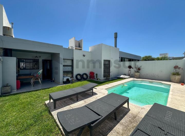 Casa · 172m² · 5 Ambientes · 2 Cocheras