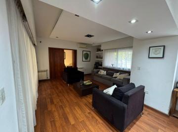 Casa · 320m² · 8 Ambientes · 2 Cocheras · Casa en Venta en Fincas del Sur 2