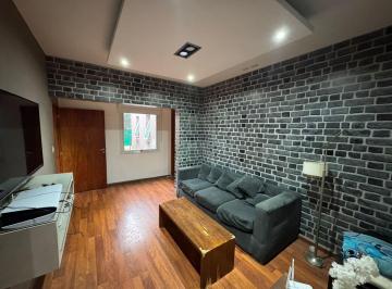 Casa · 320m² · 8 Ambientes · 2 Cocheras · Casa en Venta en Fincas del Sur 2