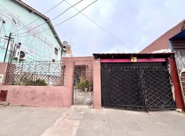 Casa de 3 ambientes, Almirante Brown · Casa 3 Ambientes en Zona Comercial