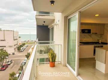 Departamento · 62m² · 2 Ambientes · 1 Cochera · Exclusivo Semipiso de 2 Amb con Vista Al Mar y Cochera. La Perla
