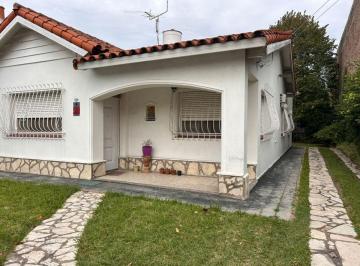 Casa de 4 ambientes, Lomas de Zamora · Casa 4 Ambientes en Alquiler con Fondo Libre