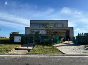 Casa · 282m² · 6 Ambientes · Casa en Venta en Amarras, Puertos, Escobar