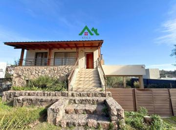 Casa · 239m² · 5 Ambientes · 2 Cocheras · Casa en Venta en Villa Carlos Paz, 3 Dorm., Pileta y Vista a Las Sierras