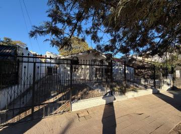 Casa · 210m² · 6 Ambientes · 3 Cocheras · Casa en Parque Velez Sarsfield