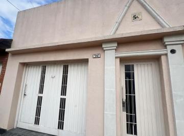PH · 50m² · 2 Ambientes · 1 Cochera · PH en Lomas del Mirador