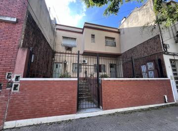 PH · 108m² · 5 Ambientes · Espectacular PH de 5 Ambientes en 2 Plantas, con Balcon y Sin Expensas, Flores.