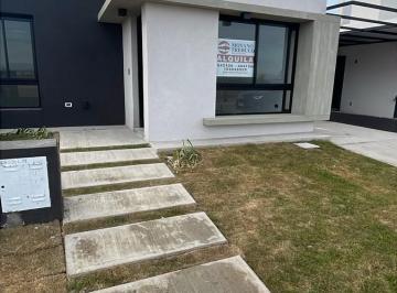 PH · 95m² · 4 Ambientes · PH en Alquiler Quebradas de Manantiales