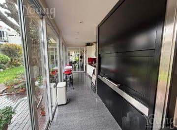 Casa · 308m² · 5 Ambientes · 2 Cocheras · Excelente Casa de 5 Ambientes con Fondo y Quincho en Venta Quilmes