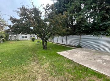 Casa · 90m² · 3 Ambientes · 3 Cocheras · Casa 3 Ambientes, con Gran Parque y Parrilla Venta