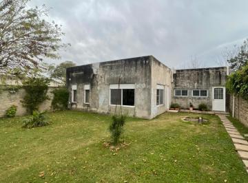 Casa · 90m² · 3 Ambientes · 3 Cocheras · Casa 3 Ambientes, con Gran Parque y Parrilla Venta