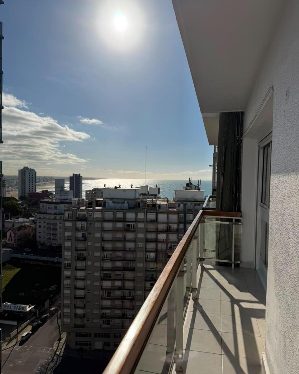 Depto 2 amb, 44m² con balcón y cochera — Punta Iglesia
