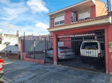 Casa de 6 ambientes, Quilmes · Amplia Propiedad en Bernal Oeste a m de Av Mitre.