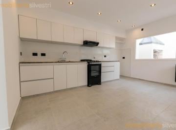 Casa · 107m² · 4 Ambientes · 1 Cochera · 10 Bis Entre 511 y 512 Ringuelet - Casa de 2 Dorm. Mas Escritorio, con Cochera en Venta