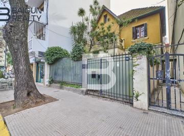Fachada · Casa de 7 Ambientes con Garage en Venta en Parque Chacabuco