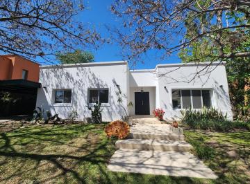 Casa · 144m² · 4 Ambientes · Casa en Venta en Las Liebres con Excelente Jardín
