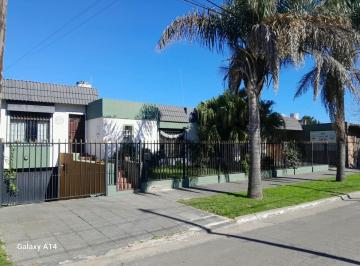 Casa 530m² Venta Ituzaingó Norte · Casa Familiar de 7 Ambientes con Quincho Para 20 Personas, Pileta y 2 Cocheras