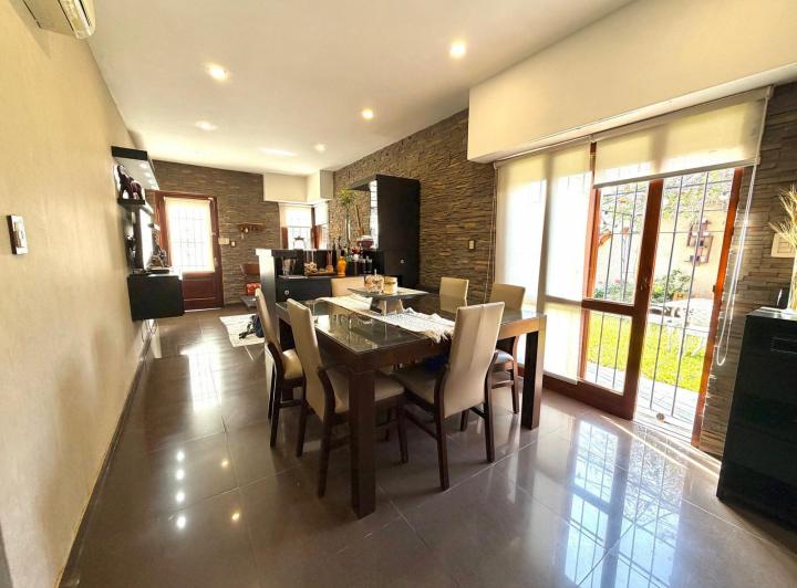 Casa · 130m² · 4 Ambientes · 1 Cochera