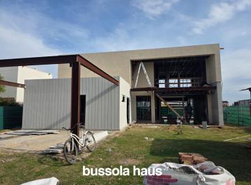 Casa · 320m² · 6 Ambientes · 4 Cocheras · Casa en Construccion 3 Dorm. Al Lago en Marinas Puertos del Lago