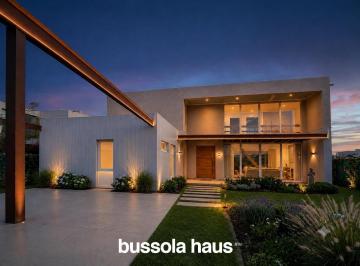 Casa · 320m² · 6 Ambientes · 4 Cocheras · Casa en Construccion 3 Dorm. Al Lago en Marinas Puertos del Lago