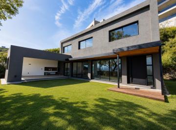 Casa · 800m² · 3 Dormitorios · 2 Cocheras · Casa en La Cuesta de 3 Dorm.