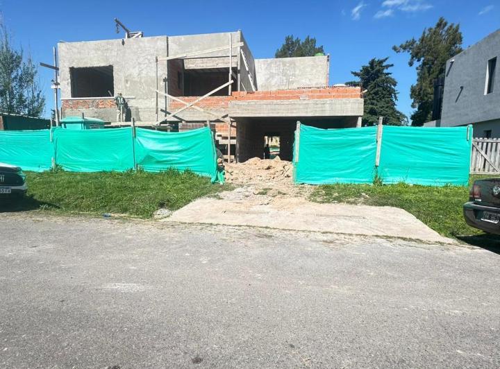 Terreno · 204m² · 4 Ambientes · 4 Cocheras