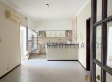 Casa · 136m² · 8 Ambientes · 1 Cochera · Casa de 3 Dorm. a m de Av Lopez y Planes
