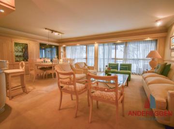 Departamento · 209m² · 5 Ambientes · 1 Cochera · Semipiso en Torre Pampuro. Cuatro Dorm.. Cochera.