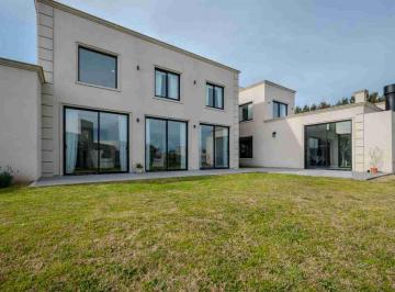 Casa · 282m² · 5 Ambientes · Venta Casa Barrio Tierras del Mar Lote 775 m² Gas