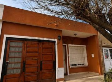 Casa · 107m² · 3 Ambientes · 1 Cochera · Casa en Venta con Cochera y Patio | Derqui 518, Venado Tuerto