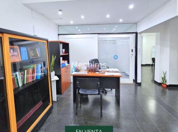 Local comercial · 72m² · 2 Ambientes · Local Comercial en Venta con Renta | Frente Vidriado | Centro Norte