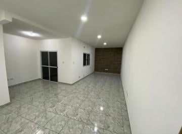 Casa · 90m² · 4 Ambientes · 1 Cochera · Casa - La Plata