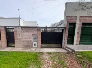 Departamento de 4 ambientes, La Plata · Alquiler de Departamento de 2 Dorm. en Calle 14 E/ 79 y 80 de La Plata.