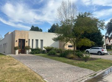 Casa · 800m² · 5 Ambientes · 1 Cochera · Casa en Venta en Haras del Pilar, La Pradera