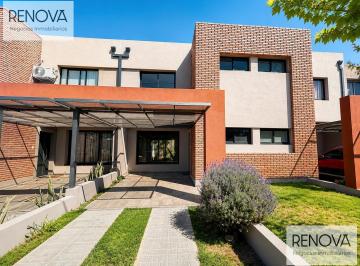 Casa · 120m² · 6 Ambientes · 1 Cochera · Hermoso Duplex de 3 Dor en B° La Paya con Cochera, Gran Oportunidad!