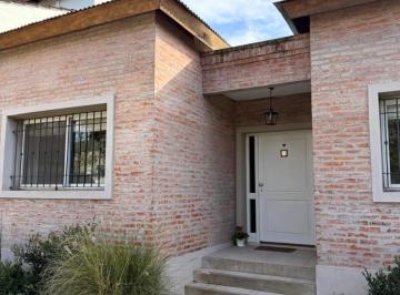 Casa · 153m² · 3 Ambientes · 2 Cocheras · Casa en Venta en Una Planta Bella Vista