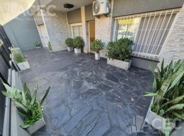 Ingreso · Alquiler - Casa Al Frente - Cochera - Barrio Las Delicias