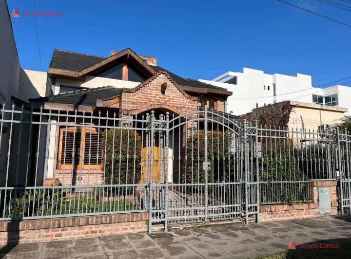 Casa · 370m² · 5 Ambientes · 3 Cocheras