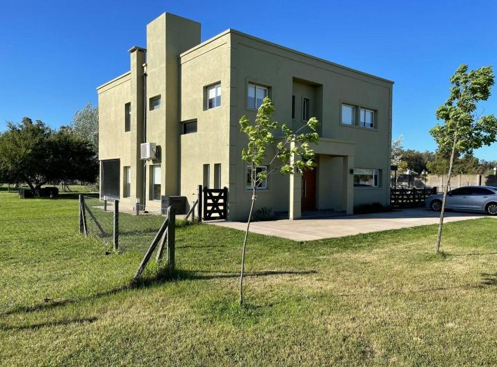 Casa · 287m² · 7 Ambientes · 2 Cocheras