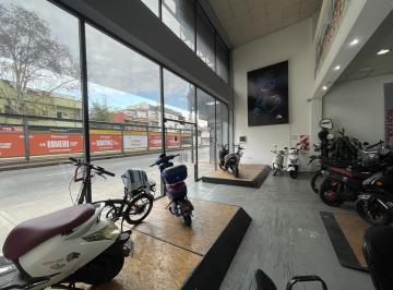 Local comercial · 180m² · 5 Ambientes · Local Juan B Justo y Donato Alvarez